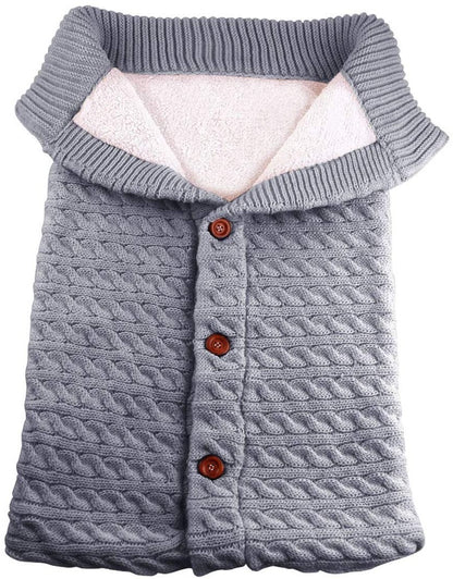 Zoom sur nid d'ange effet tricot gris avec boutons gris